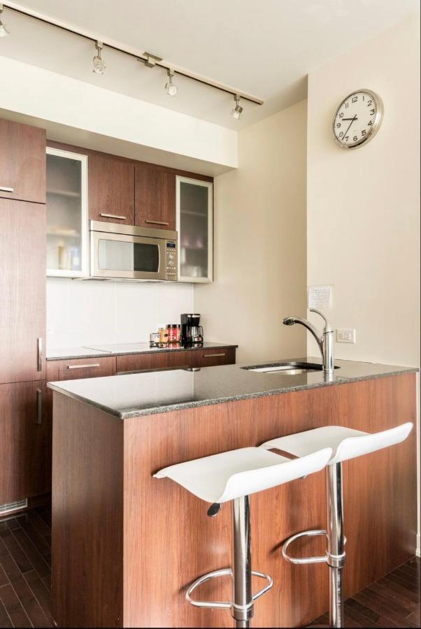 Cozy 2 Bedroom Free Parking Downtown Toronto 1Min Scotiabank Arena Tff Cn Tower Rogers Centre Union Station Extérieur photo